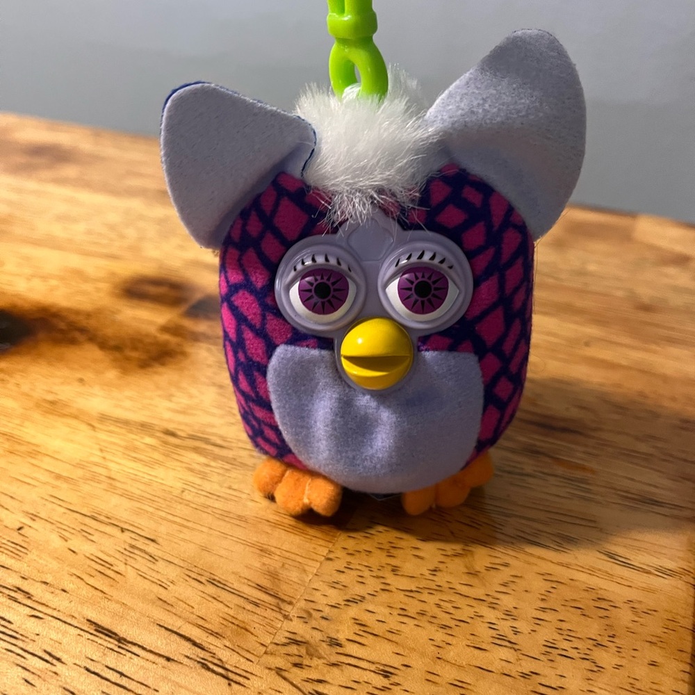 2000 Giraffe Furby #9 Purple Pink Key Chain McDonalds Happy Meal Soft Toy